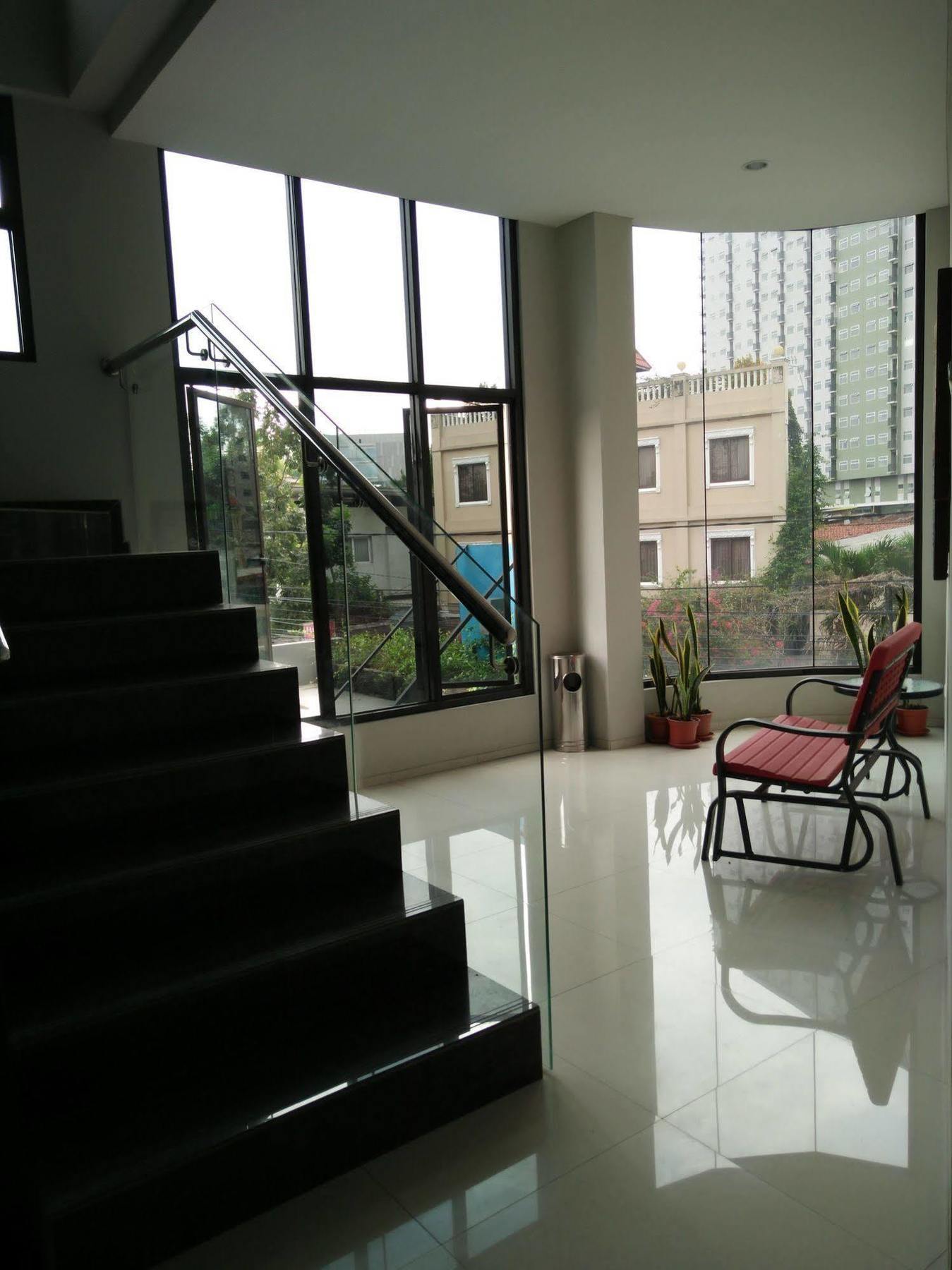 Sentra Hotel 3*